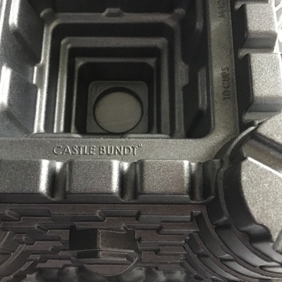 NORDICWARE CASTLE BUNDT PAN**PERFECT KIDS BIRTHDAY CAKE!😃 - Picture 7 of 9